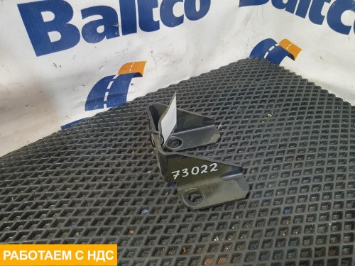 Кронштейн отбойника передней рессоры левый